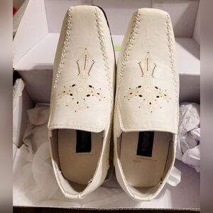 BNIB YOUTH  BONAFINI WHITE DRESS SHOES